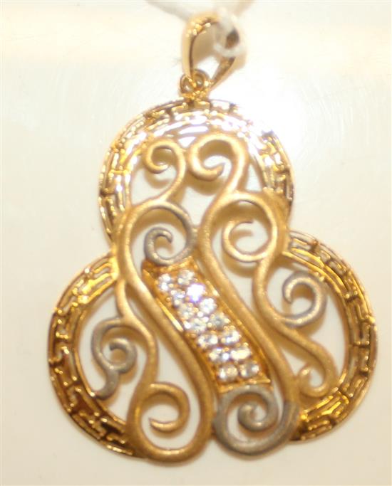 Yellow metal openwork pendant pave-set with diamonds
